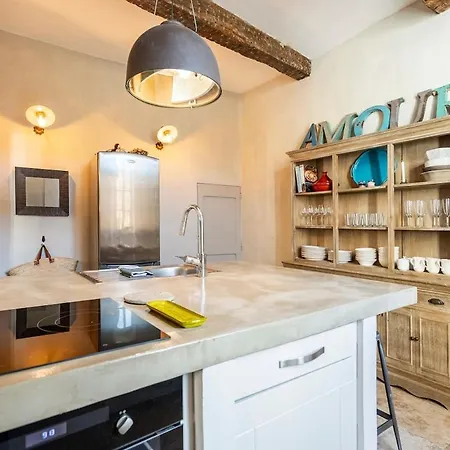 Luxurious Provencal Village House, Walk To Village Pool Villa
